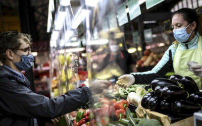Segunda ola y restricciones: quiénes son los trabajadores esenciales.
